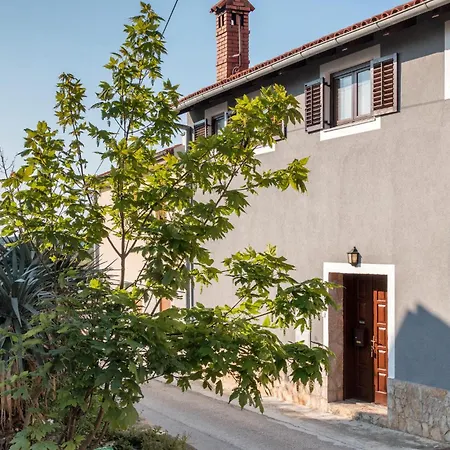 1 Bedroom Cozy In Apartment