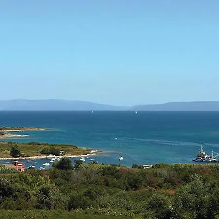 Apartment 1 Bedroom Cozy In *