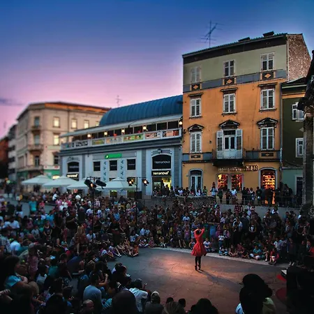 1 Bedroom Cozy In Apartment Liznjan