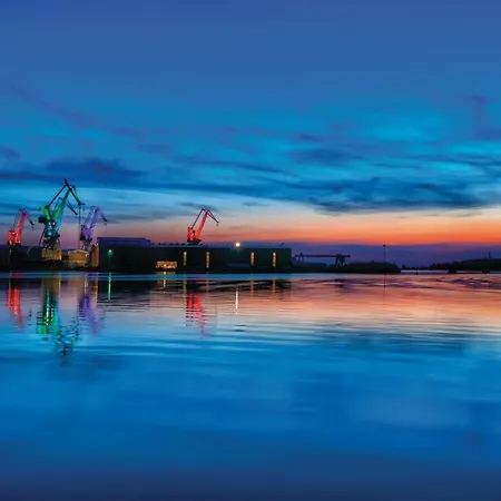 Apartment 1 Bedroom Cozy In *