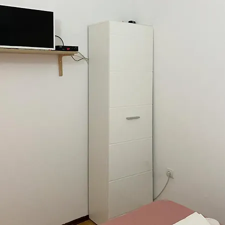 1 Bedroom Cozy In Apartment