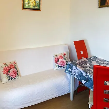 1 Bedroom Cozy In Apartment *