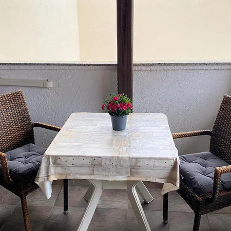 Apartment 1 Bedroom Cozy In